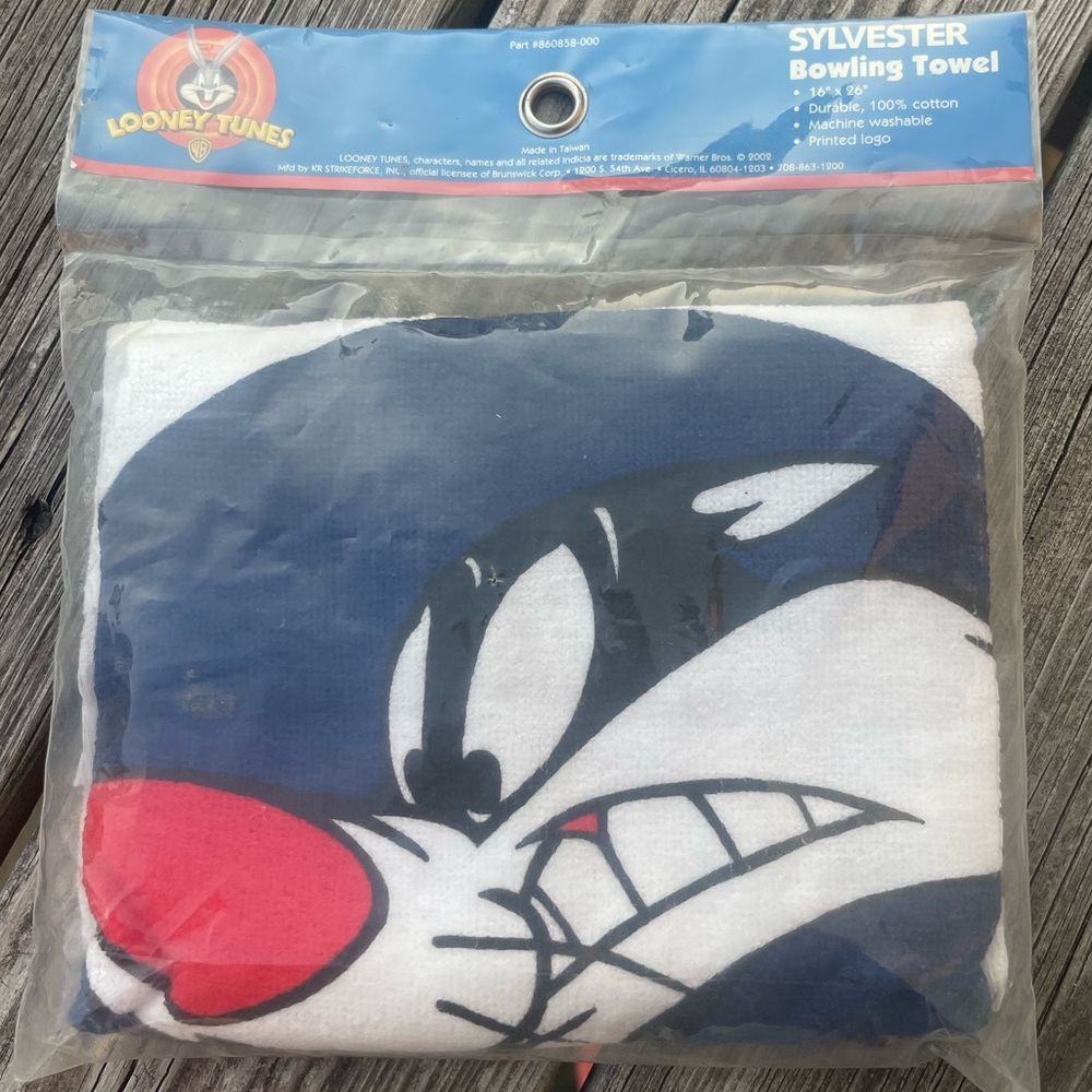 🎳 NOS Vintage Looney Tunes Sylvester Strikeforce Giant Bowling Towel 16" x 26"